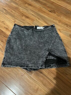 Windsor medium Black Washed Denim Mini Skort acid wash